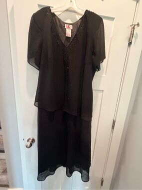 R&K Woman Black Beaded Chiffon Overlay Dress Plus Size 22W Evening